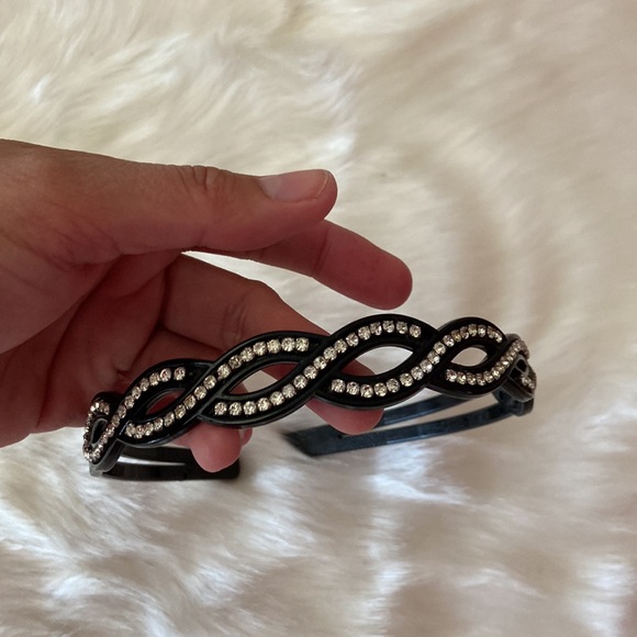 Set of three gently used headbands - Picture 3 of 3